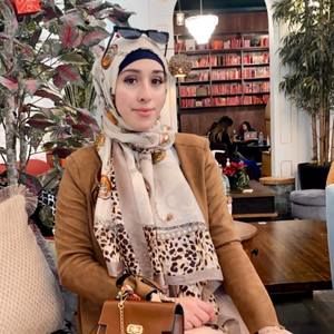 Meet your Posher, Omayma